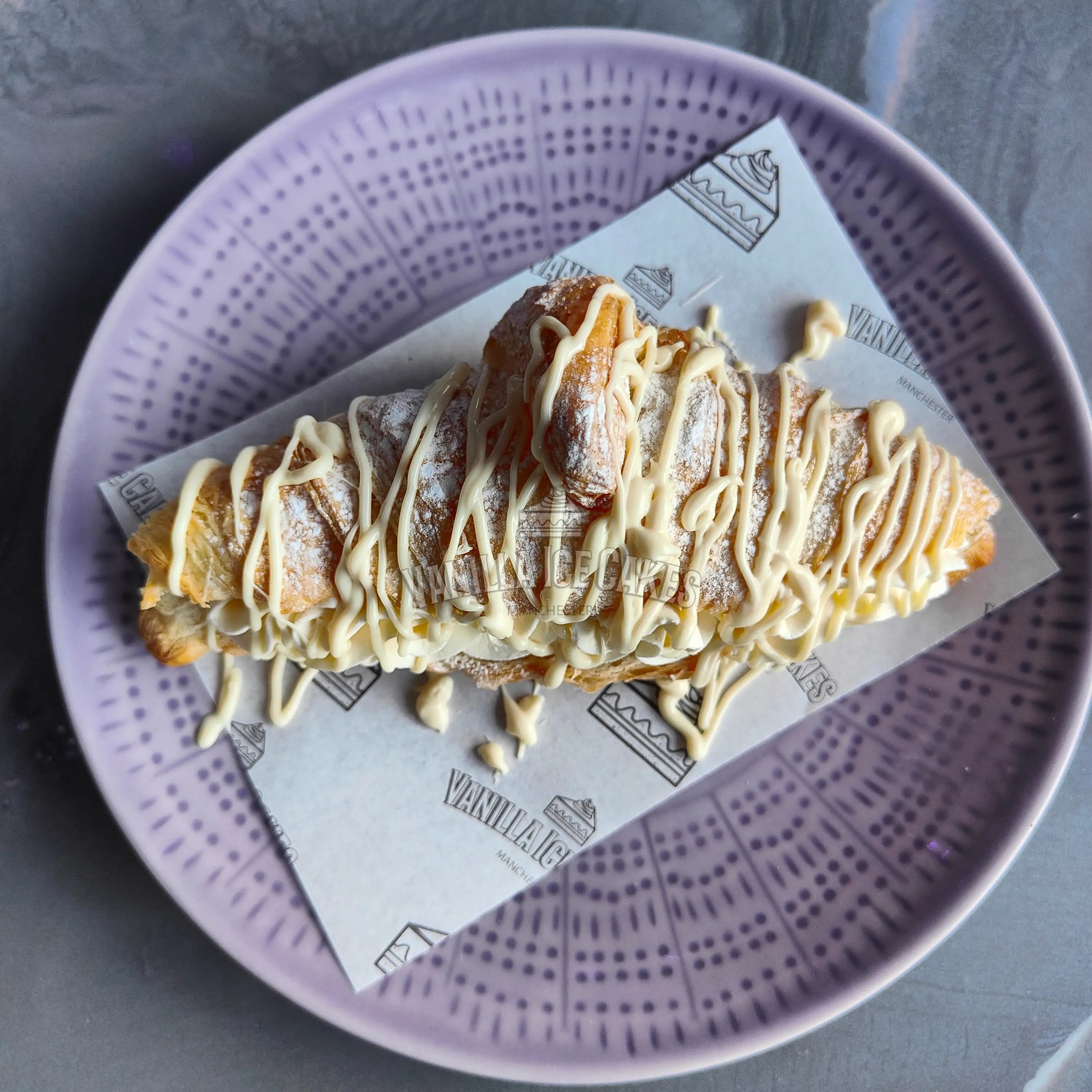 Cream Croissant - Kinder Bueno