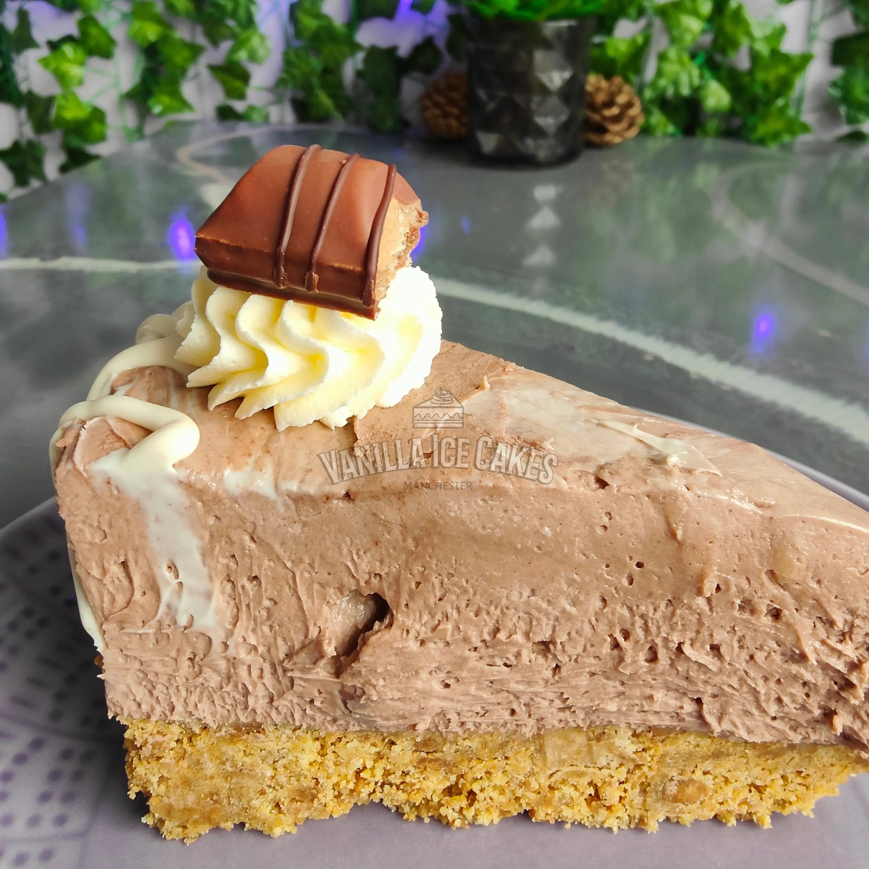 Kinder Bueno Cheesecake Slice