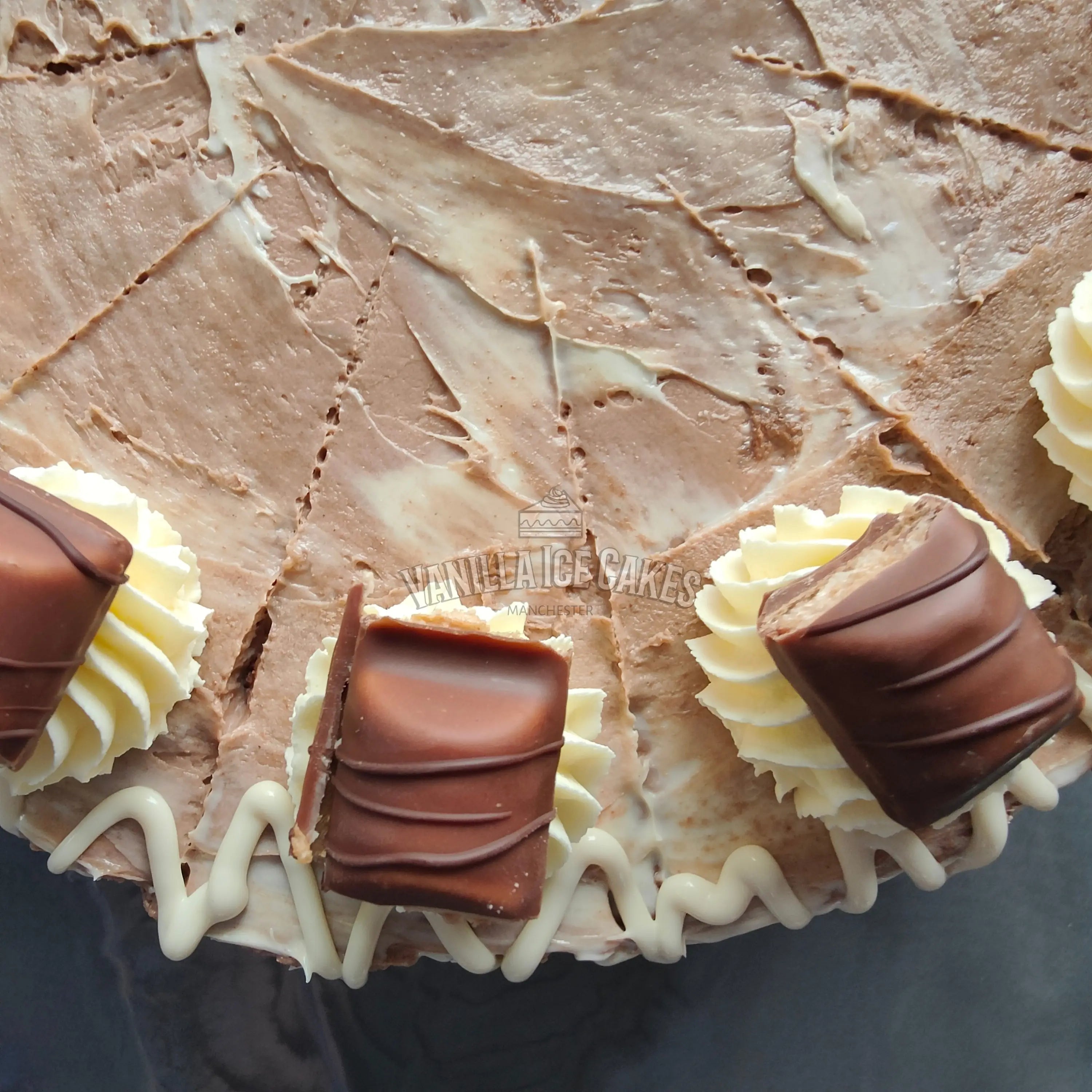 Kinder Bueno Cheesecake Slice